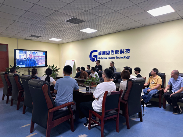 燃爆！西安極善思全體工作人員集體沉浸九三大閱兵！